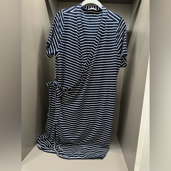 New never worn without tags, Maternity wrap robe in Navy and White stripes - Picture 2 of 3